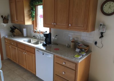 BEFORE & AFTER: NEW COUNTERTOPS & BACKSPLASH